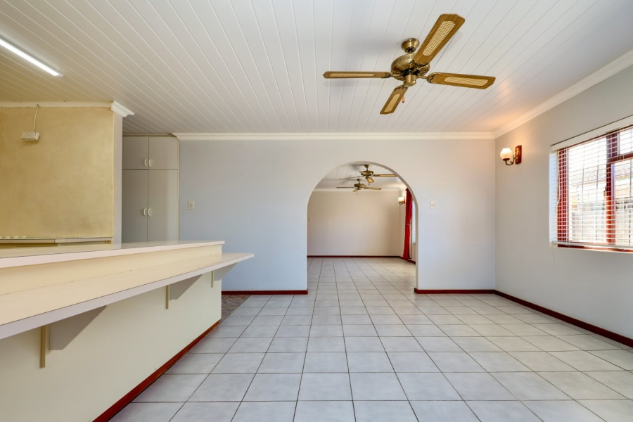 4 Bedroom Property for Sale in Heather Park Western Cape